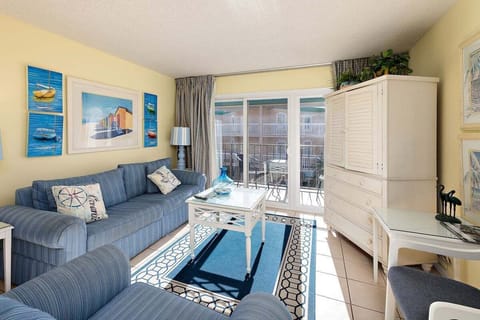 Beach Club 333 - Living Space