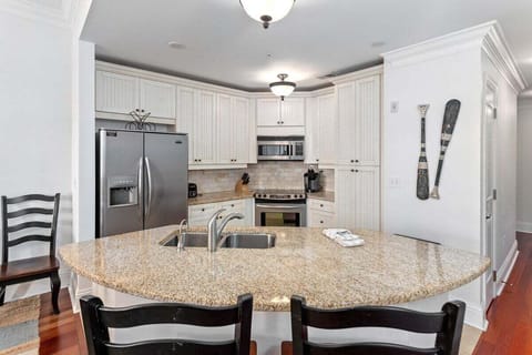 Waterfront 212 - Breakfast Bar