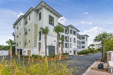 Waterfront 212 - Gated Access, Covered Parking