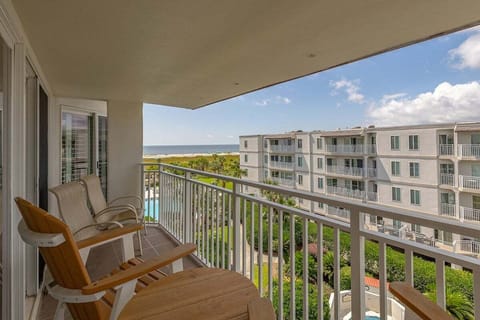 Beach Club 413 - Private Balcony