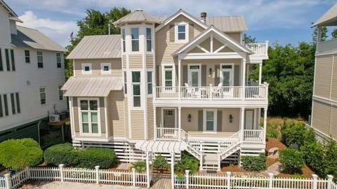 High-angle view of property and surrounding landscaping