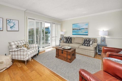 Beach Club 318 - Living Space
