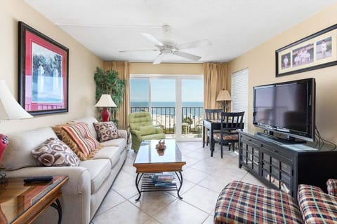 Beach Club 411 - Living Space