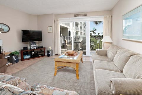 Beach Club 118 - Living Space