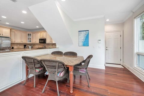 607 Neptune Way - Breakfast Nook off of Kitchen