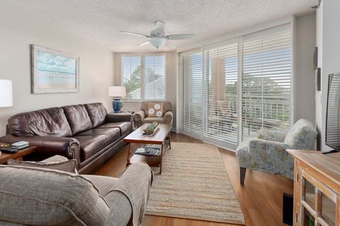 North Breakers 402 - Living Space with patio access
