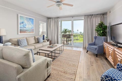 Saint Simons Grand 115 - Living Space