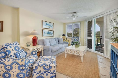 North Breakers 502 - Living room with patio access