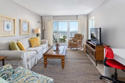 Beach Club 430 - Living Space