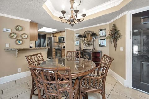 Beach Club 113 - Open Concept Dining Space