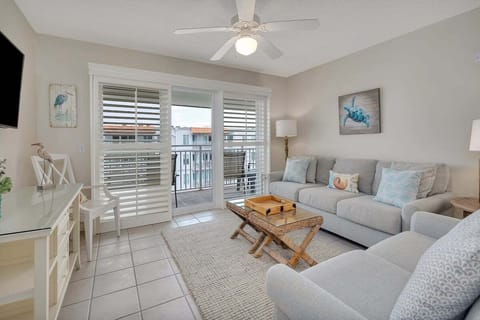 Beach Club 423 - Living Space with Balcony Access