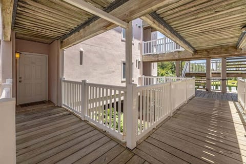 Shipwatch 103 - Entry way to condo