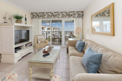 Beach Club 419 - Living Space