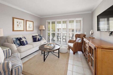 Beach Club 403 - Living Space