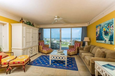 Saint Simons Grand 303 - Living Space