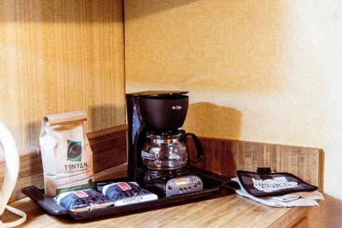 Coffee maker to make yourself a nice cup of coffee in the morning!