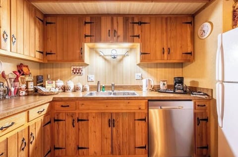 Fully stocked kitchen with anything needed