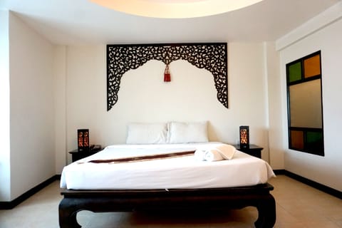 Superior Room, Pool View | Desk, blackout drapes, rollaway beds, free WiFi