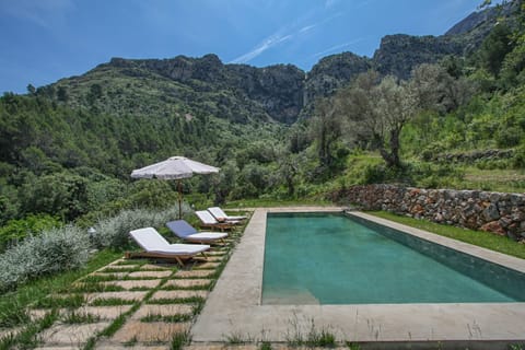 Beautiful villa with swimming pool
