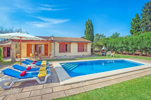 Beautiful villa with swimming pool