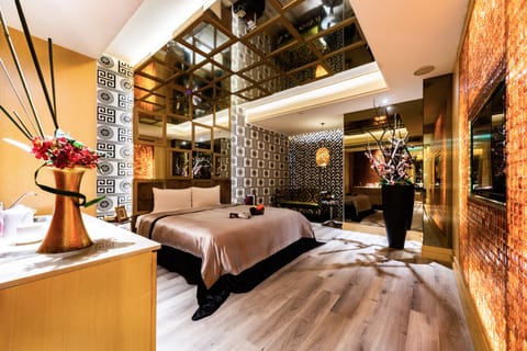Deluxe Double Room, 1 King Bed | Down comforters, individually furnished, soundproofing, free WiFi