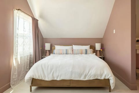 Master bedroom area with Cal King Mattress 