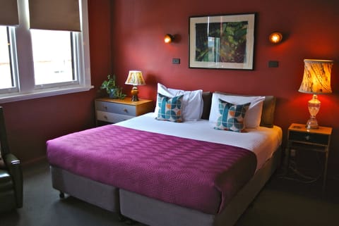 King Room | Premium bedding, WiFi (free), bed sheets
