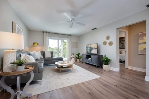 New! Lovely two bedroom condo, excellent location.
