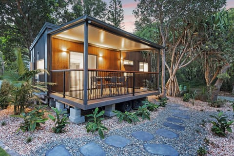 Tiny Home - Sleeps 4 - Dog Friendly | Iron/ironing board, WiFi (free), bed sheets