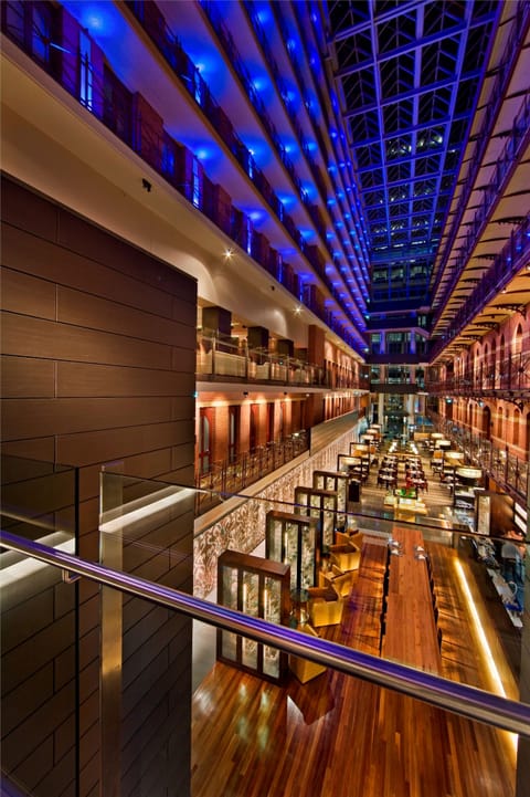 2 restaurants; breakfast, lunch, and dinner served