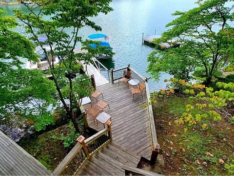 Lakeside deck seating area (amazing for taking in the views and lake)