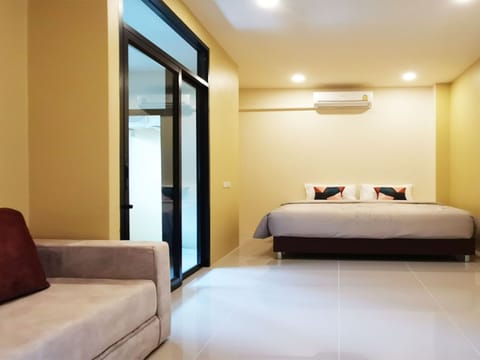 Deluxe Double Room | Desk, free WiFi, bed sheets