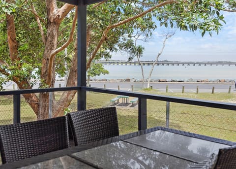 Superior Villa - Sleeps 5 | Water view