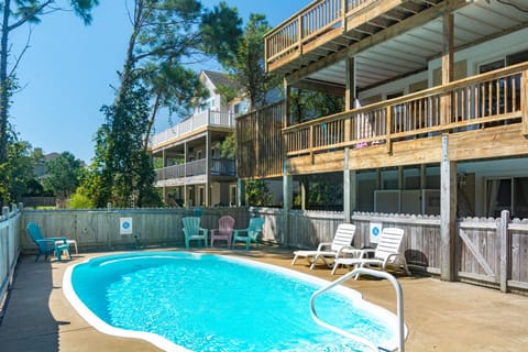 WH557: A Parrots Perch l Pool Area
