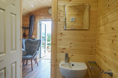 Basic Double Room, Ensuite (Glamping Pod) | Individually furnished