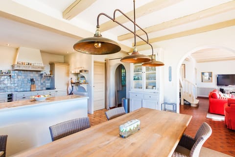 Spacious dining room