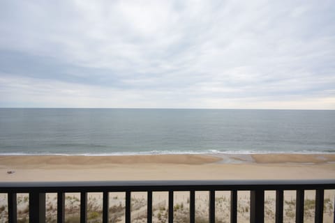 Flying Cloud 802 Balcony View