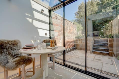 Cottage | Balcony