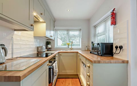 North House Kitchen - StayCotswold