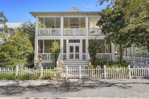 WELCOME TO MELLOW YELLOW IN SEASIDE, FLORIDA!