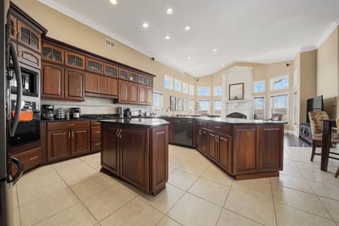 A sophisticated kitchen provides the ultimate workspace for any chef.
