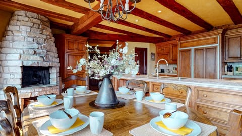 Pottery, Hardwood, Chair, Furniture, Flower