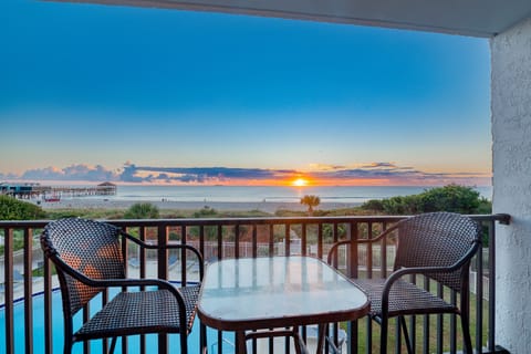 Sunrise - Catch every sunrise right from your balcony