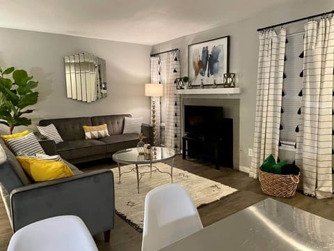 Living Room/Sitting Area