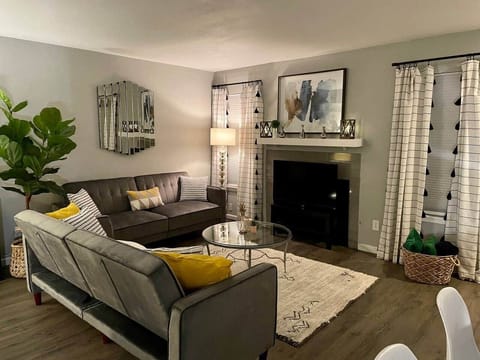 Living Room/Sitting Area