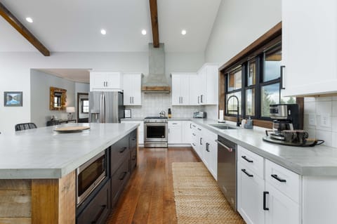 Cook a delicious meal for your favorite people | Main Level