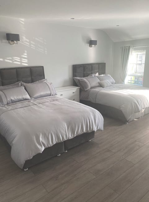 Apartment | 3 bedrooms, iron/ironing board, free WiFi, bed sheets