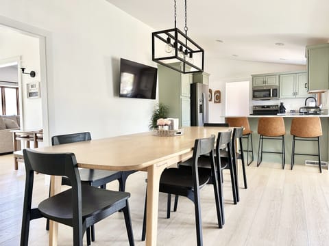 Fully equipped kitchen and dining area — brings home-cooked meals to your Door County vacation.