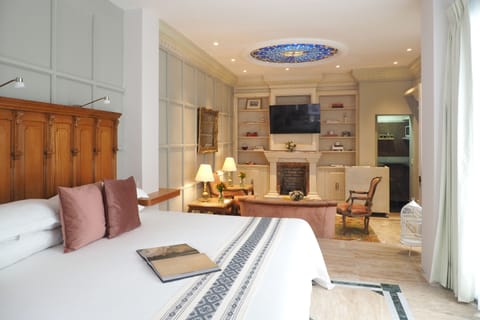Classic Studio | Private kitchen | Mini-fridge, microwave, stovetop, coffee/tea maker