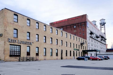 Exterior of the Suites Hotel building for easy arrival & check-in